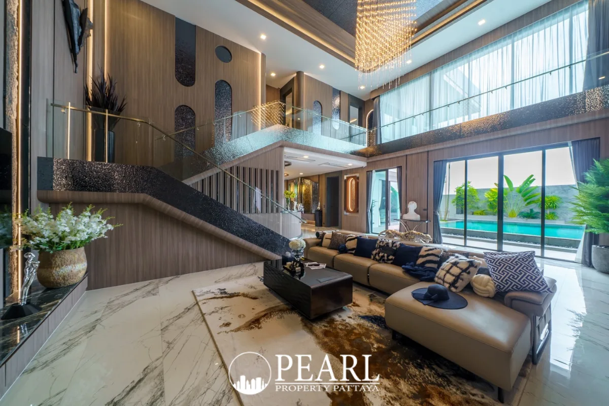 6 Bedroom House for Sale in M Mountain Grand Villa spacious living room