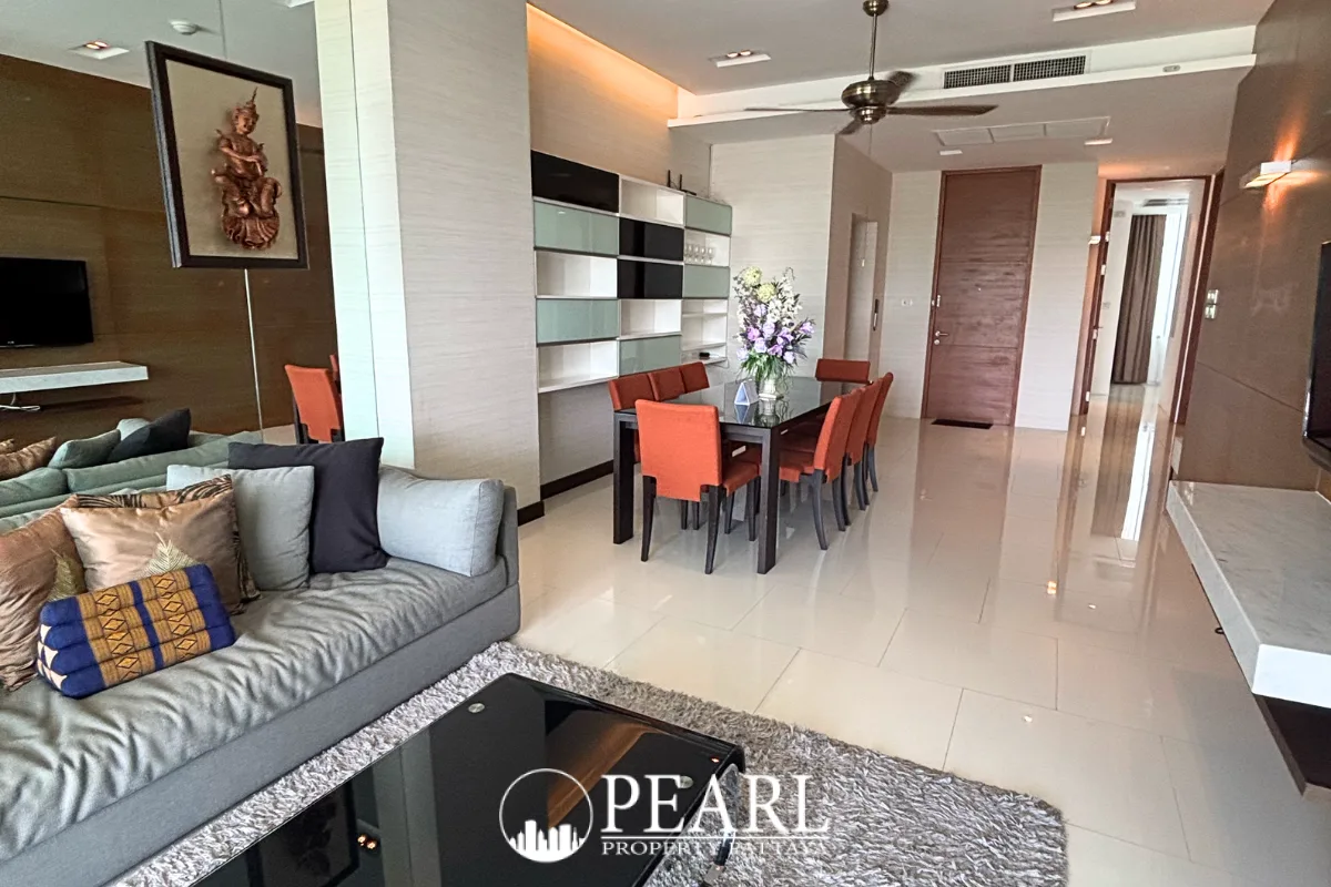 2 Bedroom Condo for Sale in The Sanctuary Wongamat master bedroom with en-suite bathroom