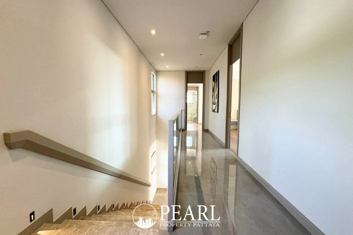 4 Bedroom Villa for Sale in Huai Yai exterior view of the villa entrance