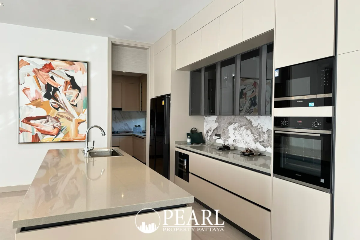 4 Bedroom Villa for Sale in Huai Yai fully equipped kitchen with island