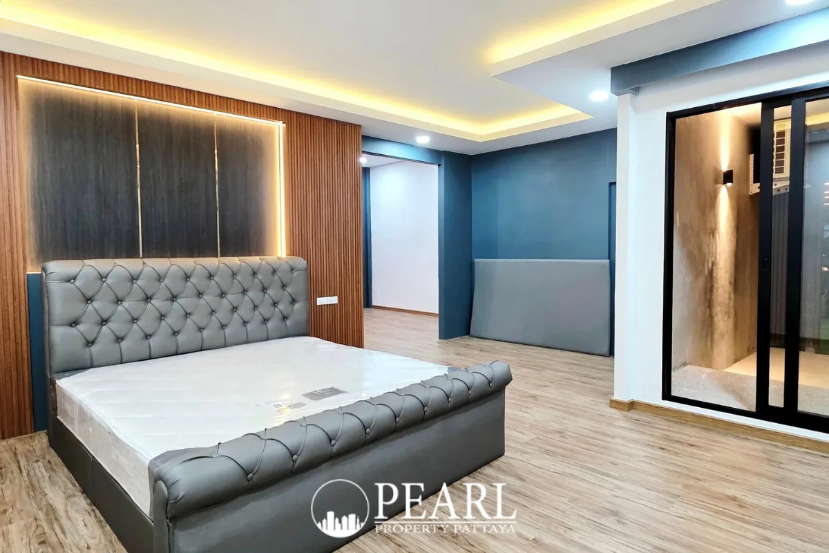 3 Bedroom House for Sale in Pattaya Tower second bedroom with ample natural light