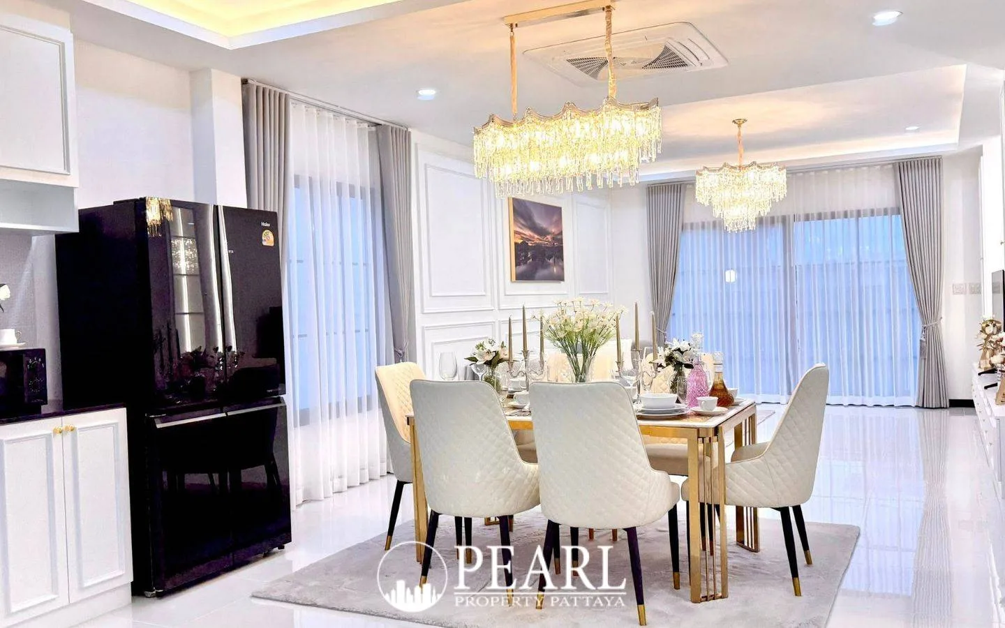 4 Bedroom House for Sale in TW. Garden Hill master bedroom with en-suite