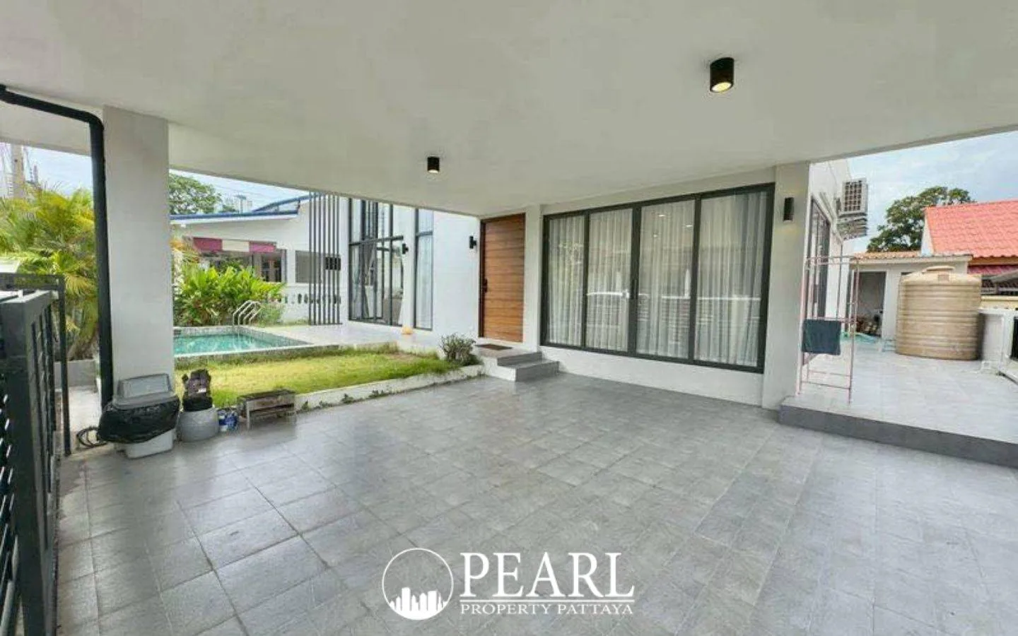 3 Bedroom House for Sale in Thamber Private Pool Villa modern kitchen and dining area