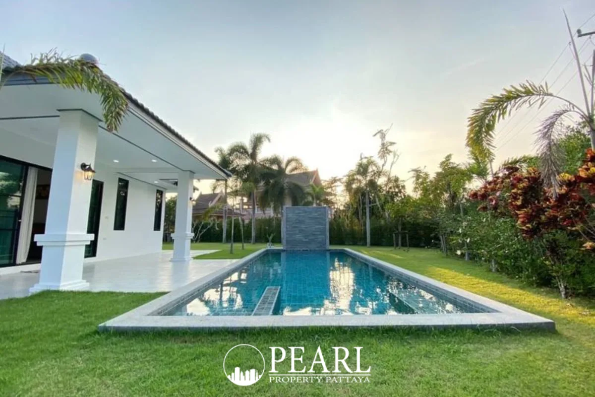 4 Bedroom House for Sale in The Lanterns contemporary kitchen with island