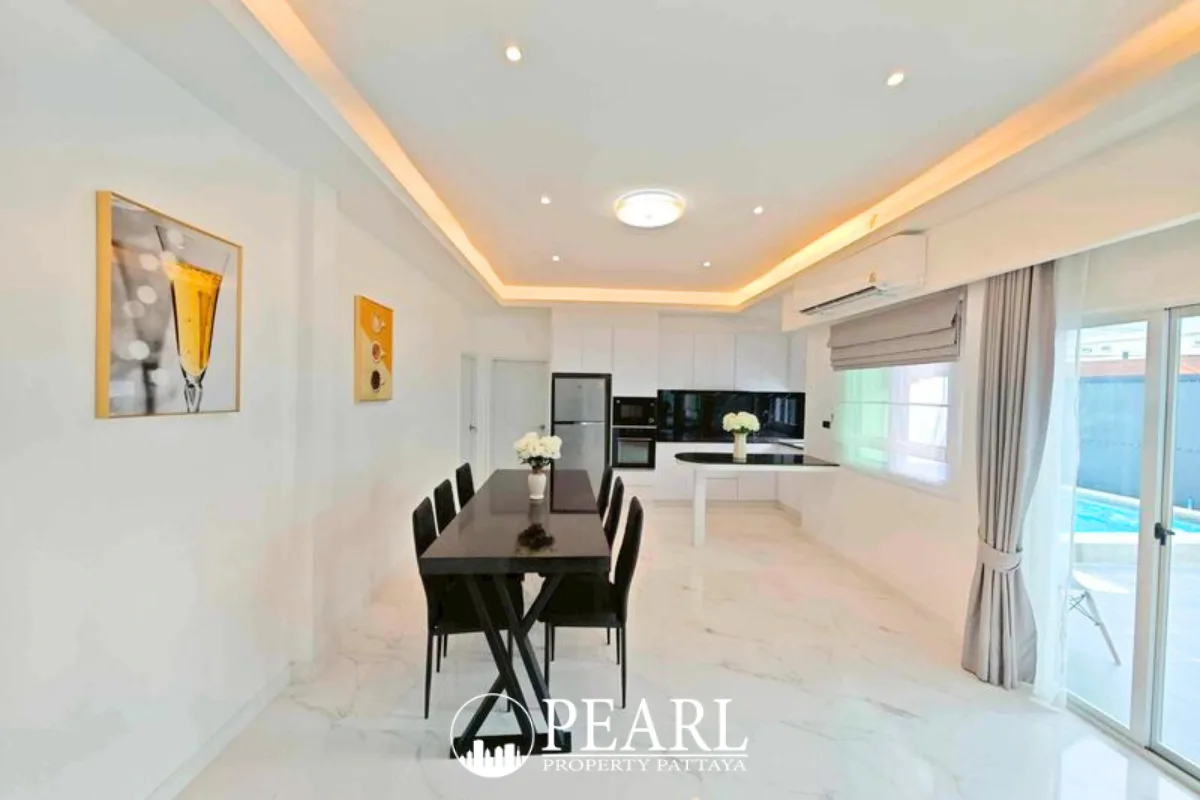 8 Bedroom House for Sale in Suksabai Villa private swimming pool and sun deck