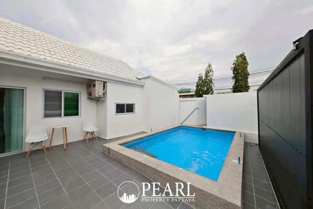 8 Bedroom House for Sale in Suksabai Villa spacious living room with modern furniture