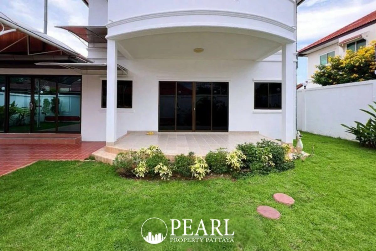 Royal View Village entrance sign made of stone with metal lettering.