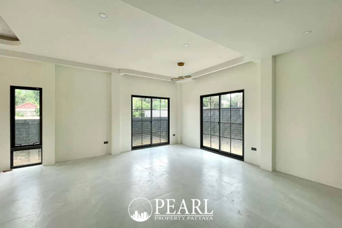 3 Bedroom House for Sale in Serene Home modern kitchen