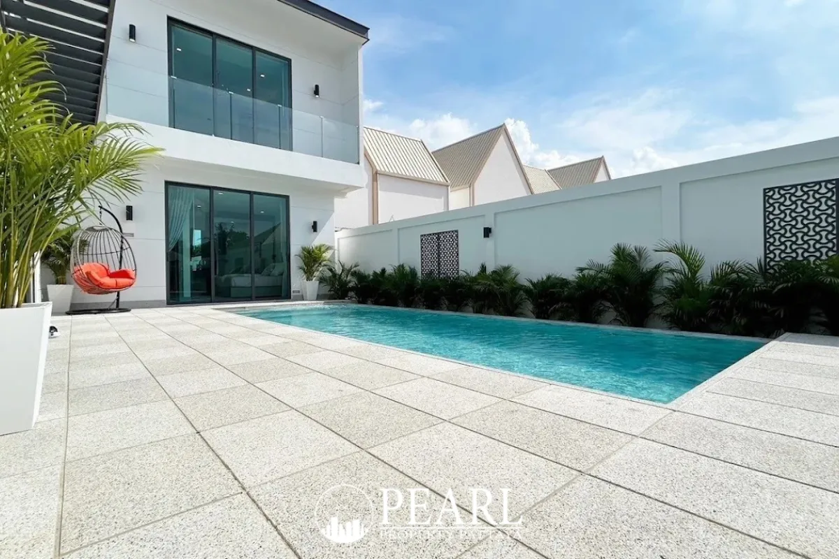 3 Bedroom Villa for Sale in Nong Prue modern kitchen with island