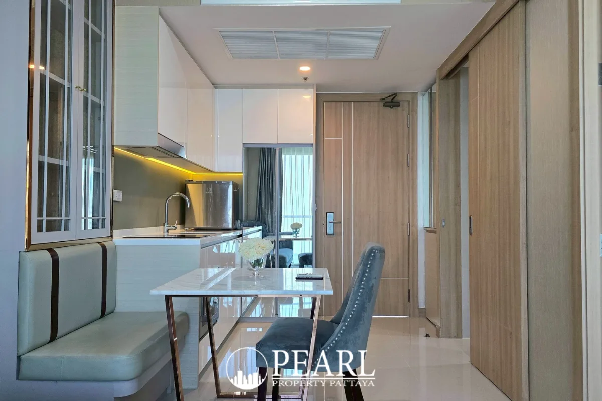 1 Bedroom Condo for Sale in The Riviera Jomtien modern kitchen with appliances