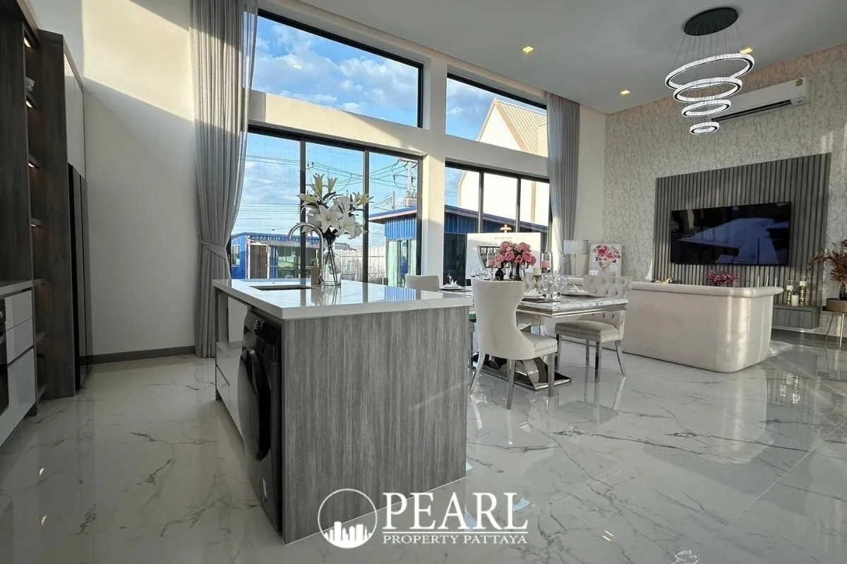 3 Bedroom Villa for Sale in Nong Prue master bedroom with ensuite