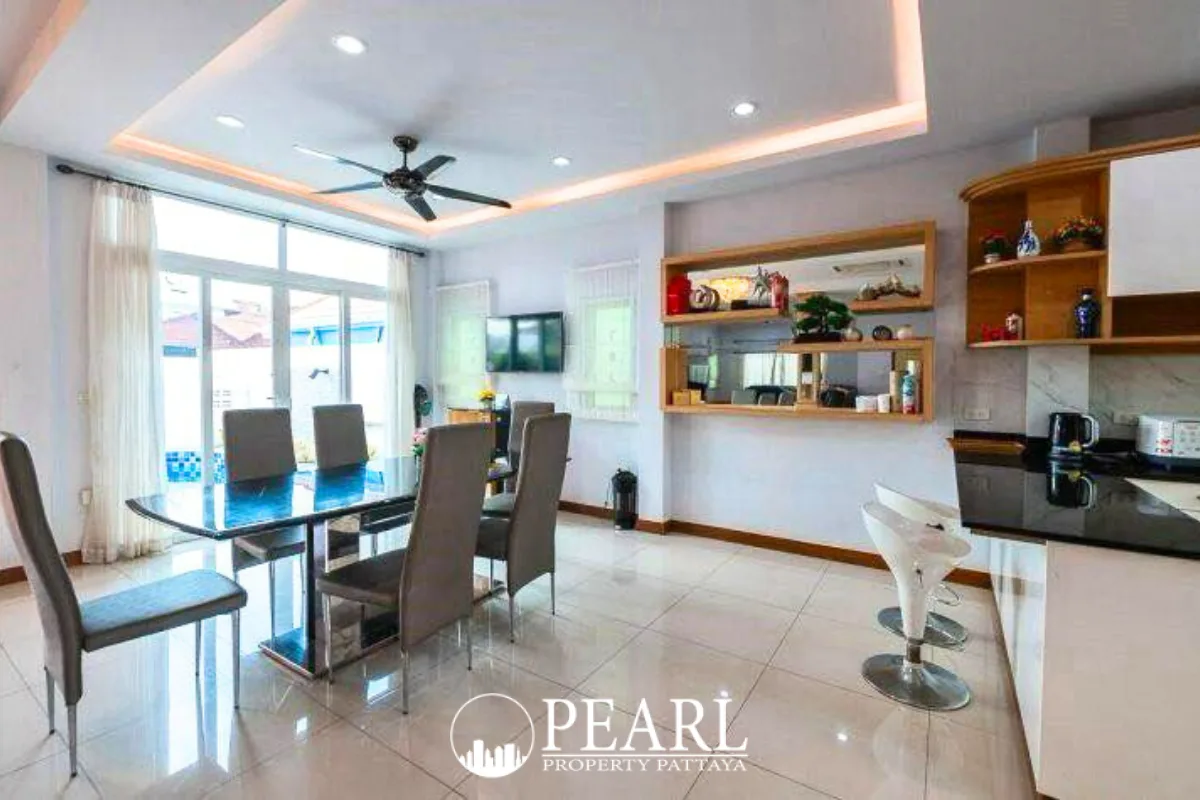 5 Bedroom House for Sale in Suksabai Villa private swimming pool and patio