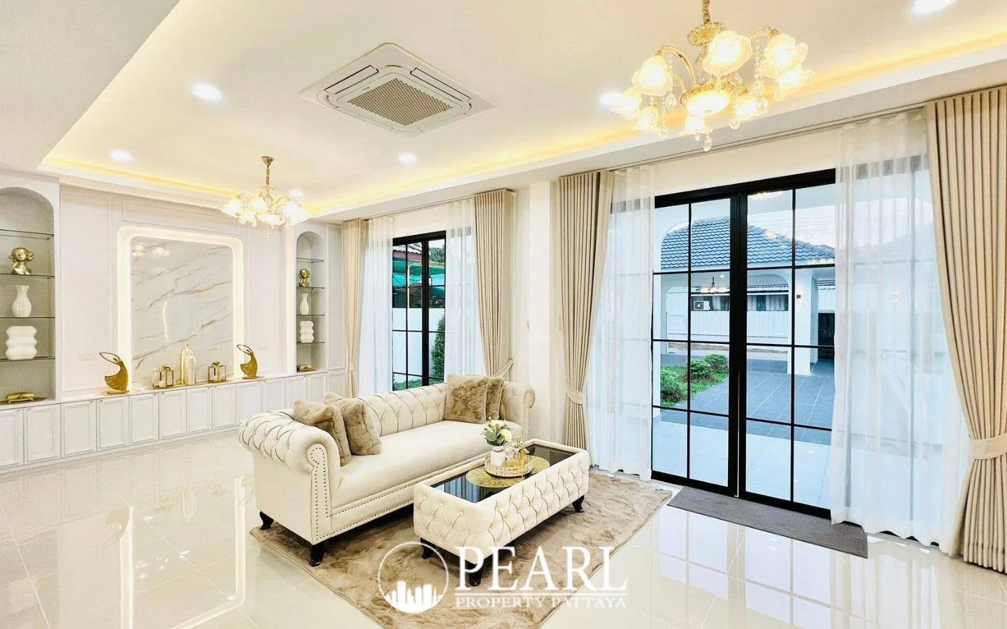 3 Bedroom House for Sale in Thamber Private Pool Villa modern kitchen and dining area