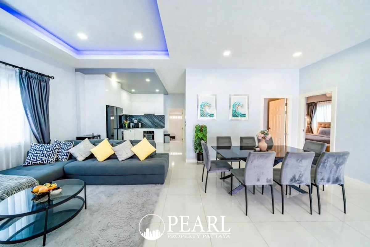 5 Bedroom House for Sale in View Point Village private swimming pool with patio