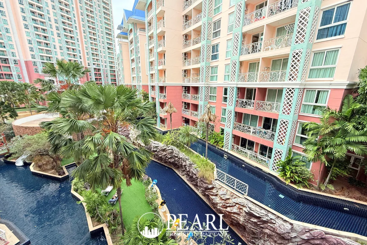 1 Bedroom Condo for Sale in Grande Caribbean modern kitchen with appliances