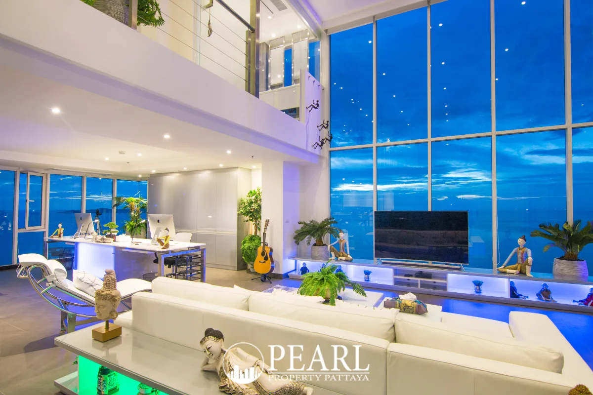 2 Bedroom Condo for Sale in Sky Residences Pattaya dining area with seating for four