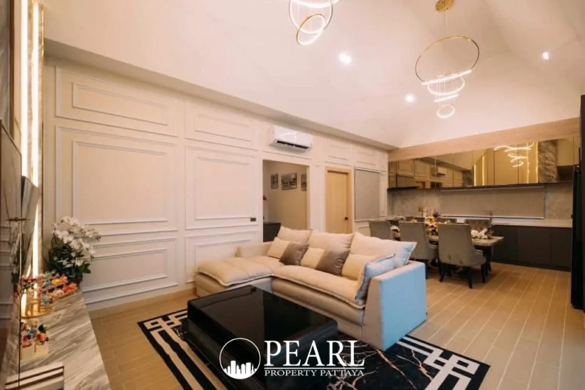 3 Bedroom House for Sale in Bang Lamung private swimming pool and patio