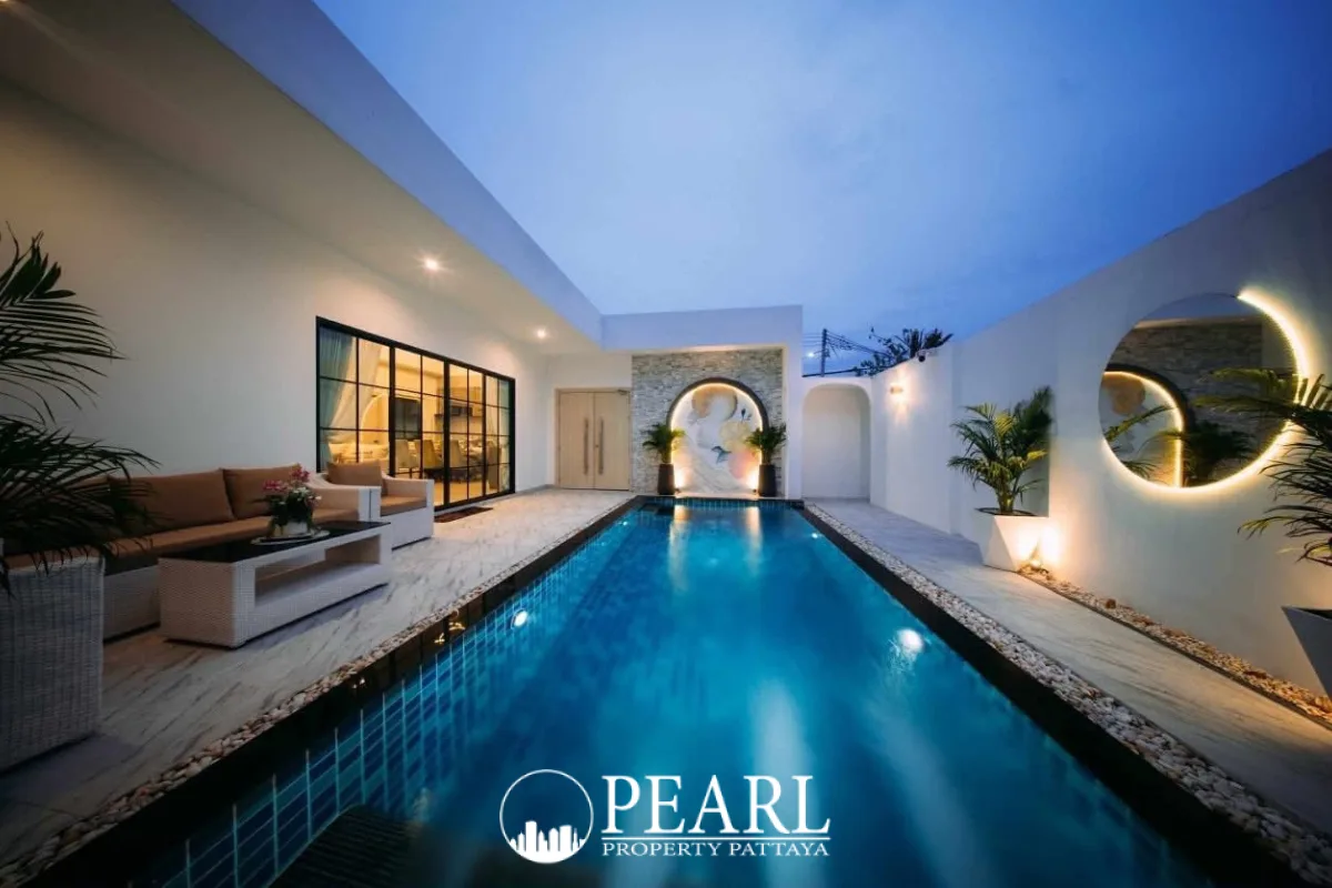 3 Bedroom House for Sale in Bang Lamung master bedroom with ensuite