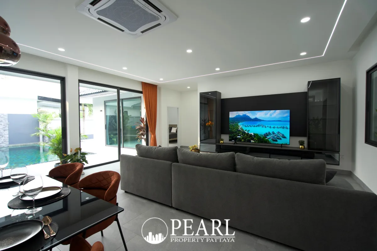 3 Bedroom House for Sale in East Pattaya spacious living room