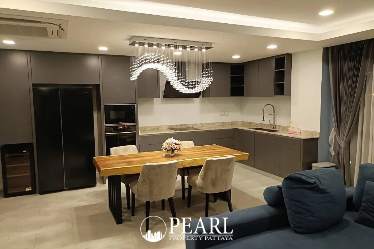 3 Bedroom Condo for Sale in Serenity Residence Jomtien master bedroom with ensuite bathroom