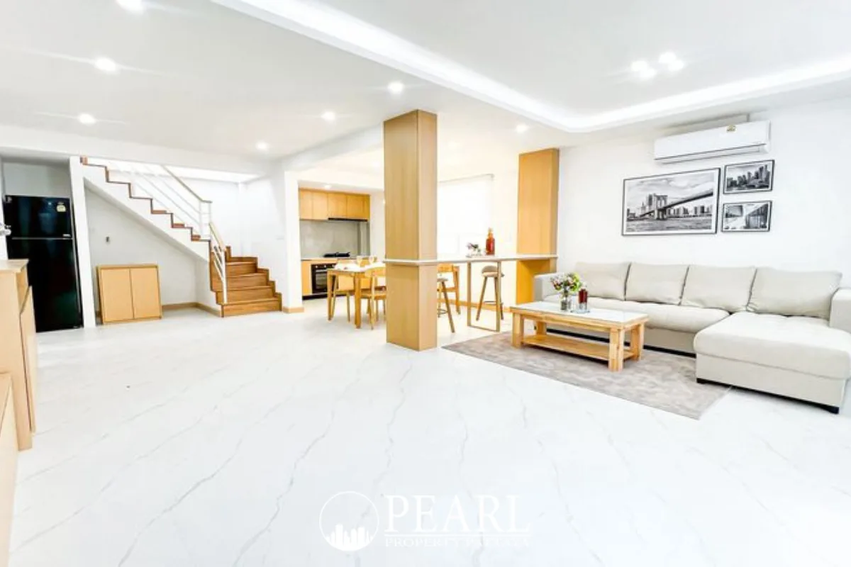 5 Bedroom House for Sale in Suksabai Villa private swimming pool