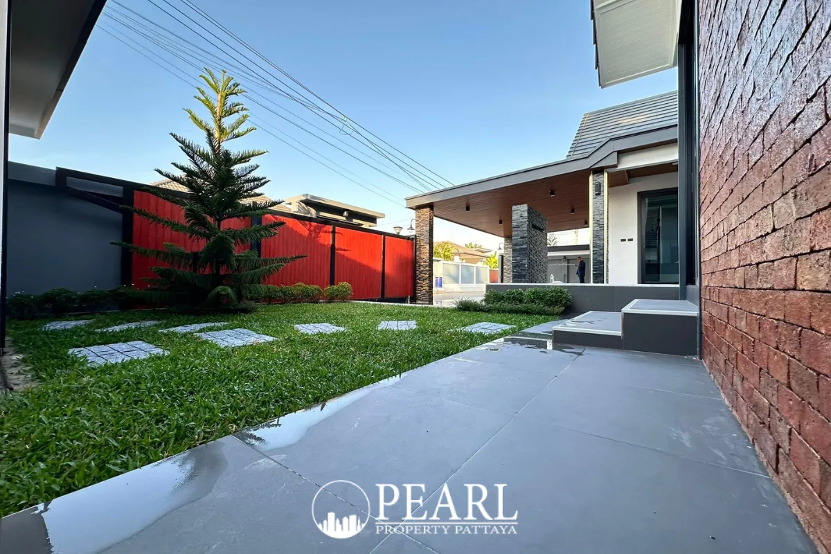 3 Bedroom House for Sale in East Pattaya modern kitchen with appliances