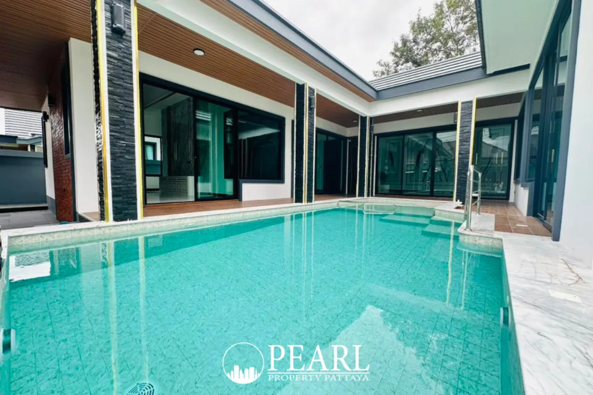 3 Bedroom House for Sale in East Pattaya spacious living room