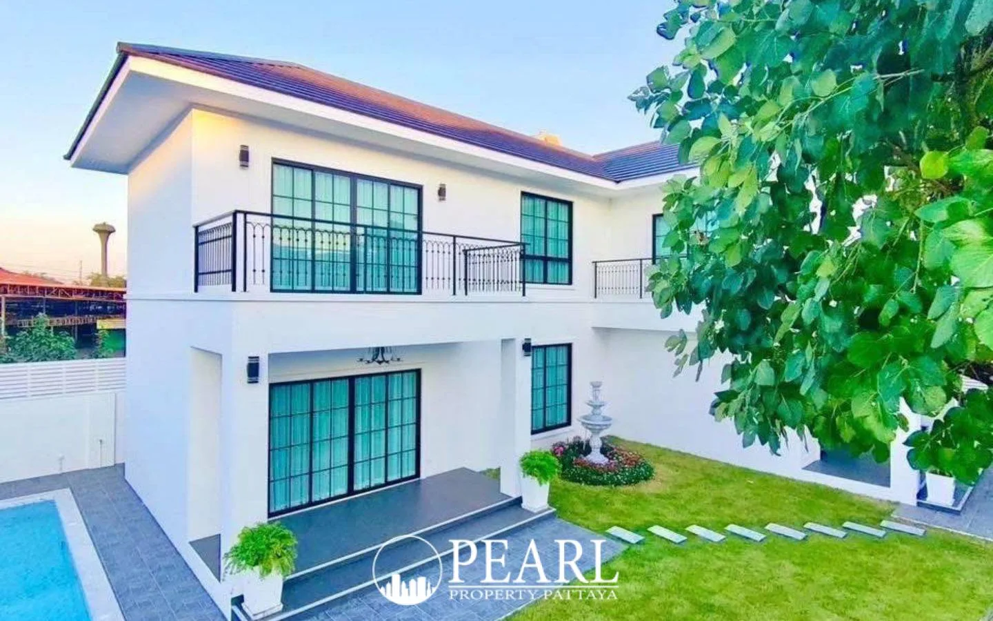 5 Bedroom Villa for Sale in Nong Prue fully equipped kitchen
