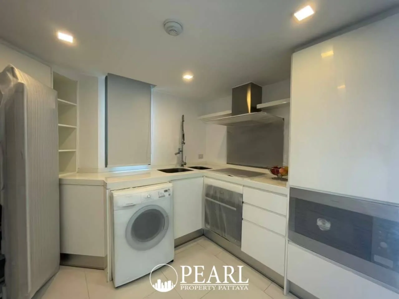 2 Bedroom Condo for Sale in The Sanctuary Wongamat private balcony overlooking the swimming pool