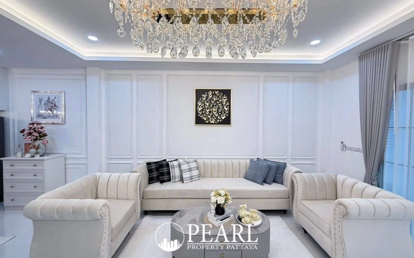 5 Bedroom Villa for Sale in Nong Prue master bedroom with ensuite bathroom