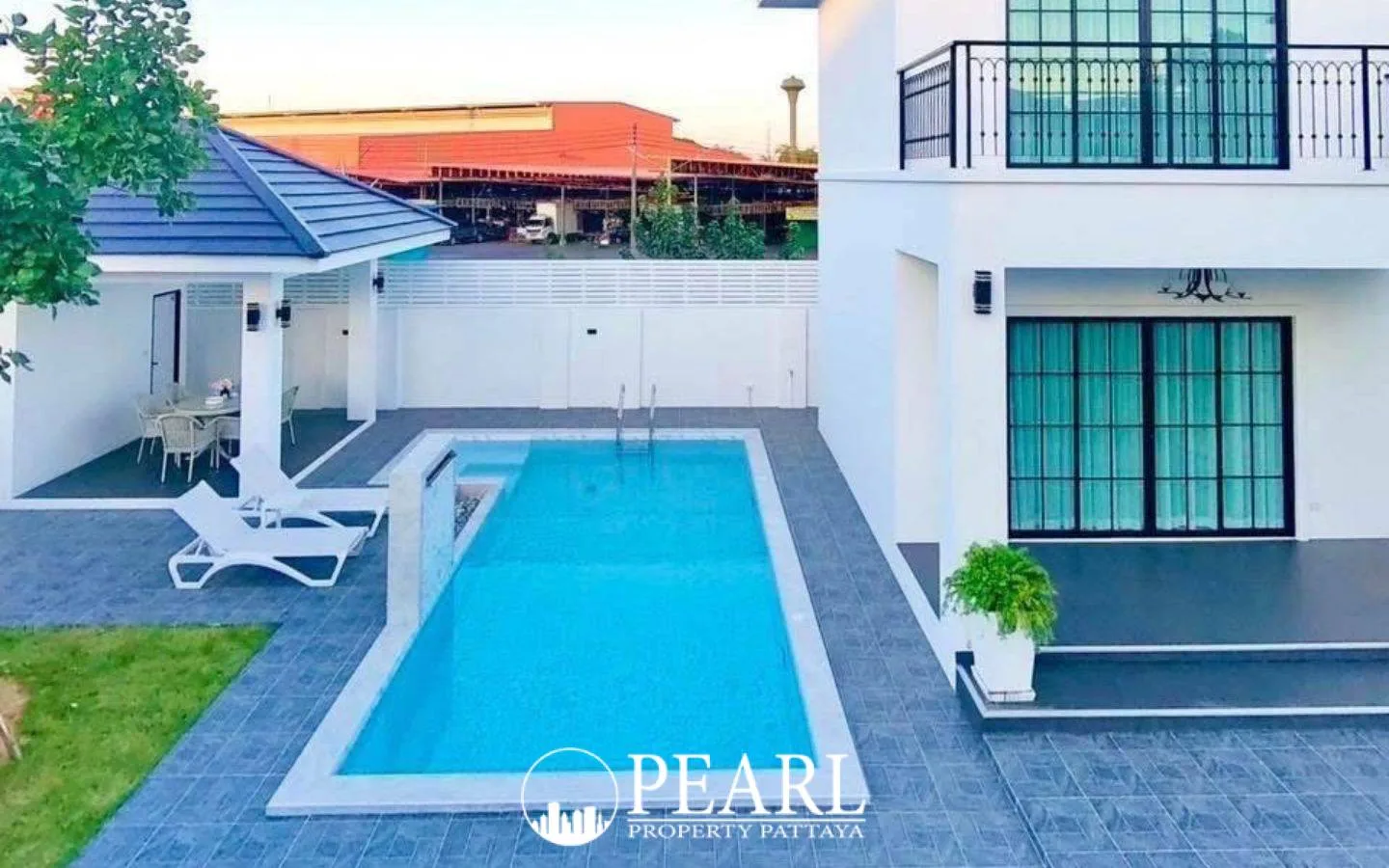 5 Bedroom Villa for Sale in Nong Prue elegant dining area