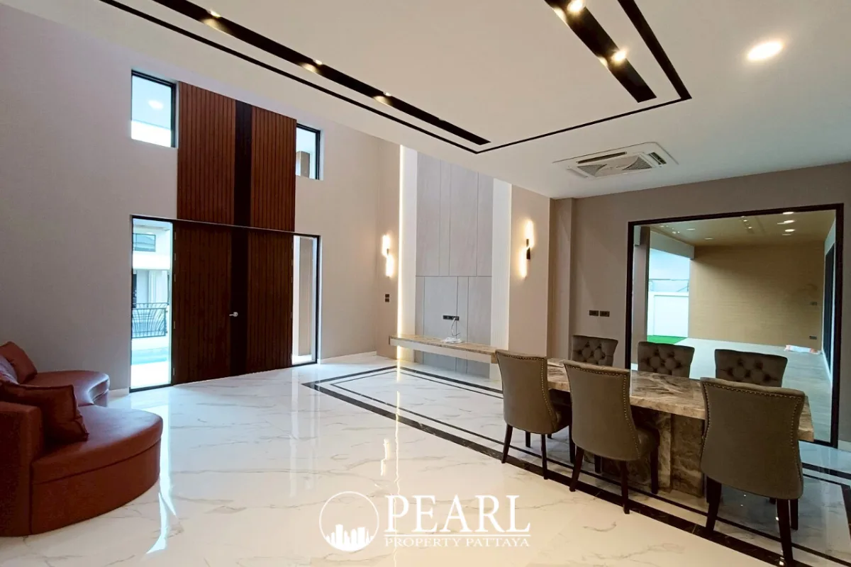 3 Bedroom Villa for Sale in Nong Prue spacious living room