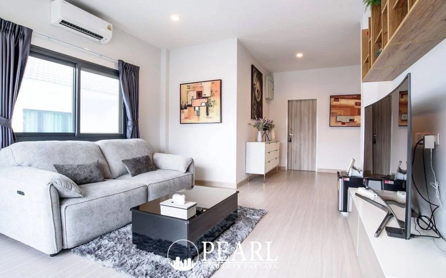 4 Bedroom House for Sale in Patta Ville spacious living room