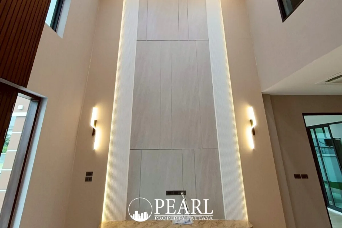 3 Bedroom Villa for Sale in Nong Prue master bedroom with ensuite