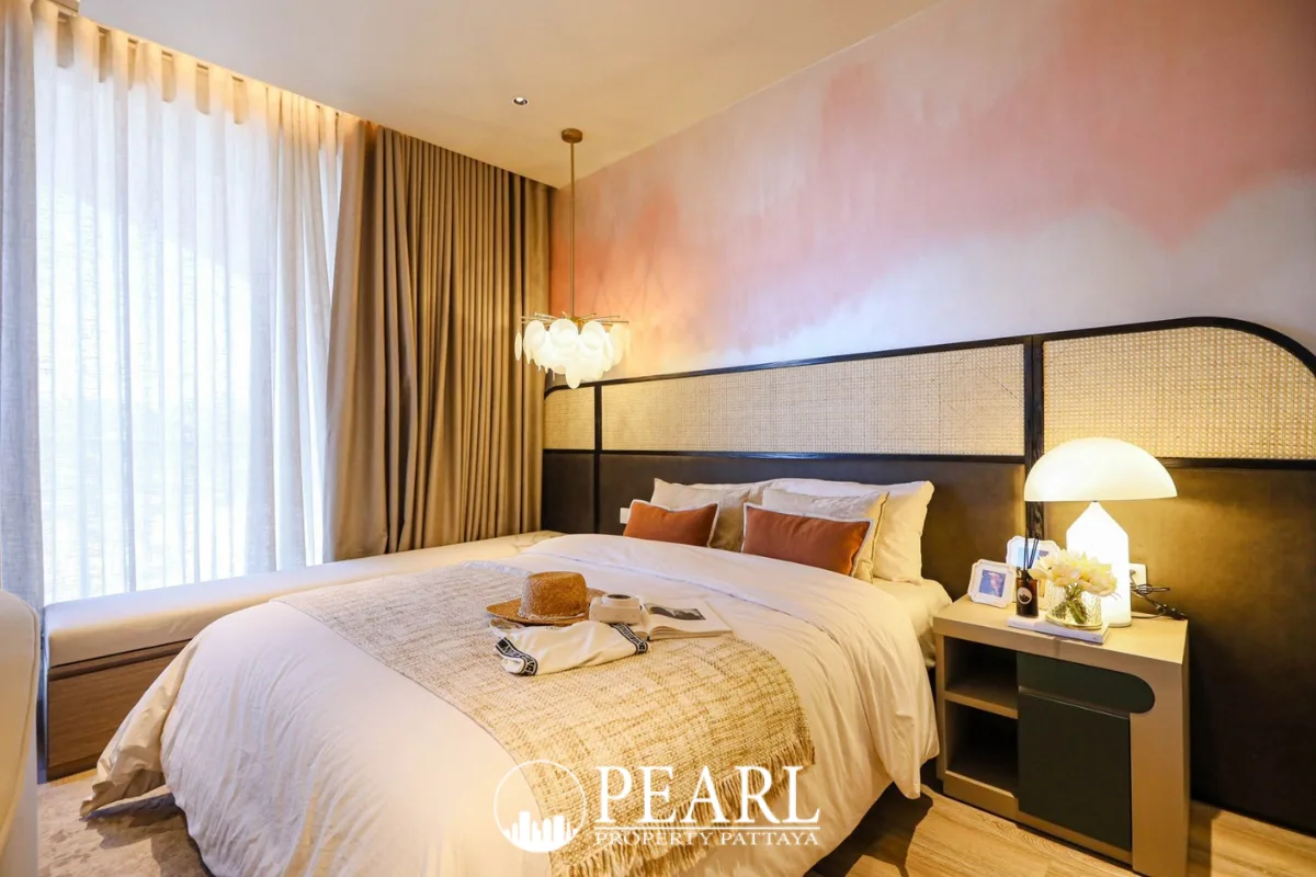 1 Bedroom Condo for Sale in Arom Jomtien luxurious bathroom with walk-in shower