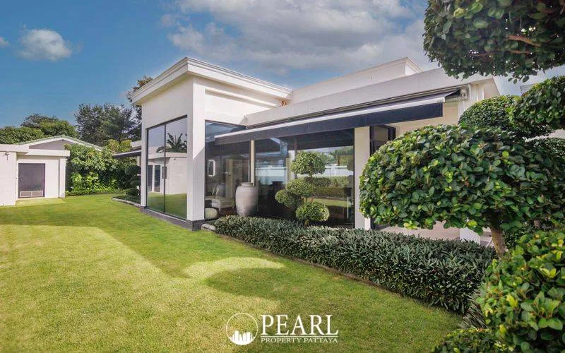 2 Bedroom House for Sale in L Pattaya living room with sofa