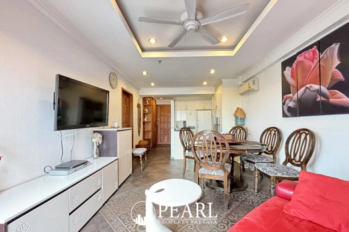 1 Bedroom Condo for Sale at Jomtien Beach Condominium spacious living room
