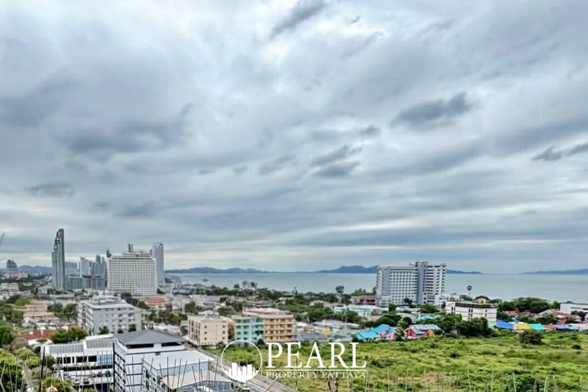 1 Bedroom Condo for Sale at Jomtien Beach Condominium modern kitchen