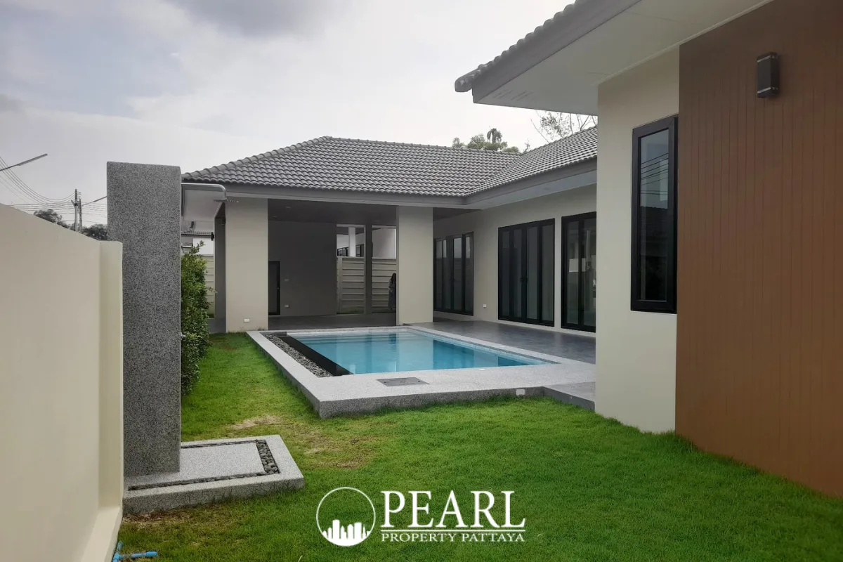 3 Bedroom Villa for Sale in Nong Prue modern kitchen with island