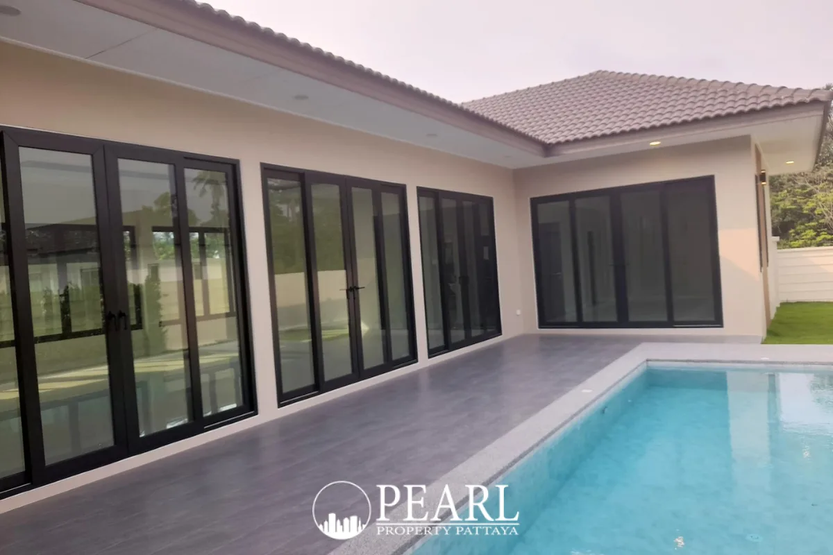 3 Bedroom Villa for Sale in Nong Prue spacious living room